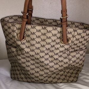 Micheal Kors purse
